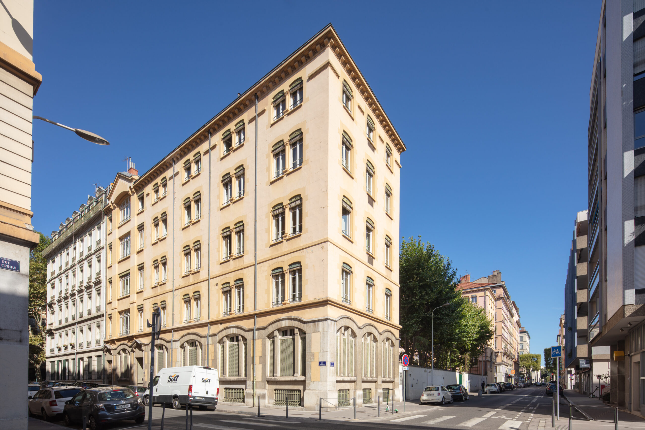 EOL Extérieur Centre de conférence Centre de conférence et salle de réunion Amphithéâtre Évènements Évènement Réunion Congrès Séminaire Actualités En savoir plus Alfa3a Contact Galerie RSE Équipe Histoire Photo mentions légales plan de site Informations Hôtellerie Technique Prestations complémentaires Restauration Devis Espaces Salles de réunion Extérieurs